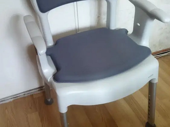 Кресло-стул с санитарным оснащением Etac Swift Commode