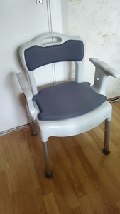 Sanitaarse varustusega tool-tugitool Etac Swift Commode (1 foto / 8)