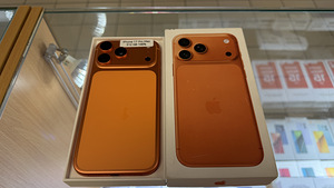 Apple iPhone 17 Pro Max 512Gb Orange v heas korras (1 foto / 2)
