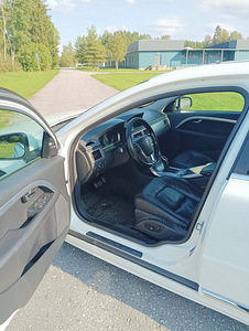 Volvo s 80 summum 2014 a 2.0 133kw (5 foto / 9)