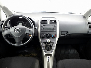 Toyota Auris Linea Sol 1.4 71kW (5 foto / 8)