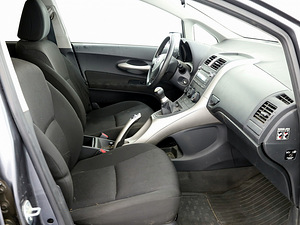 Toyota Auris Linea Sol 1.4 71kW (6 foto / 8)