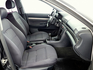 Audi A4 Comfortline Facelift 1.6 74kW (6 foto / 7)