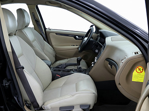 Volvo S60 Summum 2.4 D5 120kW (6 фото из 7)