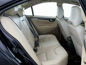 Volvo S60 Summum 2.4 D5 120kW (7 фото из 7)