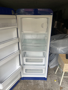Холодильник Smeg (2 фото из 3)