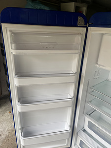 Холодильник Smeg (3 фото из 3)