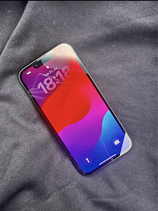 iPhone 16e (1 foto / 4)