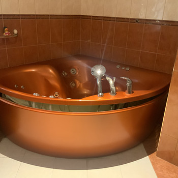 Müün kasutatud Jacuzzi vanni
