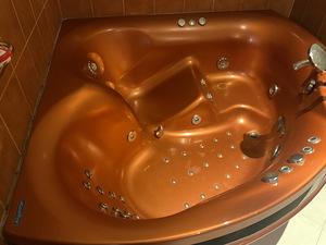 Müün kasutatud Jacuzzi vanni (2 foto / 2)