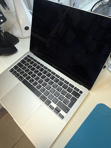 Macbook Air M1 (4 фото из 9)