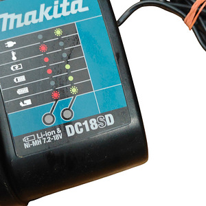 Зарядка Makita DC18SD (3 фото из 5)