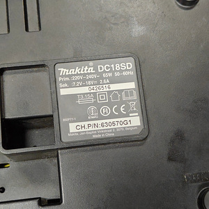 Зарядка Makita DC18SD (4 фото из 5)