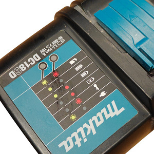 Зарядка Makita DC18SD (5 фото из 5)