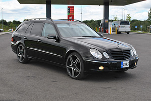 Mercedes-Benz E 220 Avantgarde (1 foto / 12)