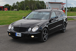 Mercedes-Benz E 220 Avantgarde (3 foto / 12)