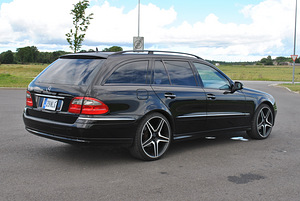 Mercedes-Benz E 220 Avantgarde (4 foto / 12)