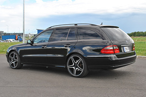 Mercedes-Benz E 220 Avantgarde (2 foto / 12)