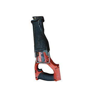 Tiigersaag Milwaukee M18 ONESX ilma akuta (2 foto / 5)