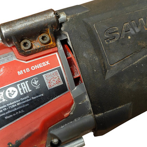Tiigersaag Milwaukee M18 ONESX ilma akuta (4 foto / 5)