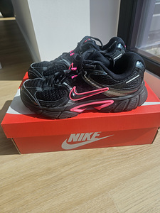 Кроссовки Nike, размер 38,5 (1 фото из 9)