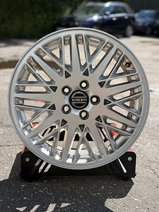 17" Volvo Arrakis originaalveljed 5x108 (keskava 65,1) (1 foto / 7)