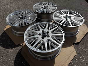 17" Volvo Arrakis originaalveljed 5x108 (keskava 65,1) (2 foto / 7)