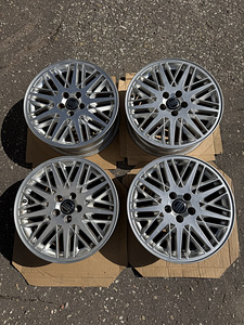 17" Volvo Arrakis originaalveljed 5x108 (keskava 65,1) (3 foto / 7)