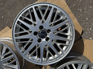 17" Volvo Arrakis originaalveljed 5x108 (keskava 65,1) (4 foto / 7)