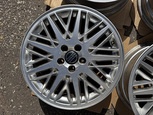 17" Volvo Arrakis originaalveljed 5x108 (keskava 65,1) (6 foto / 7)