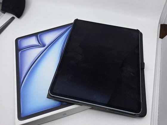 Apple iPad Air 13" M3 7th Gen (2025) 128GB WiFi + Cellular
