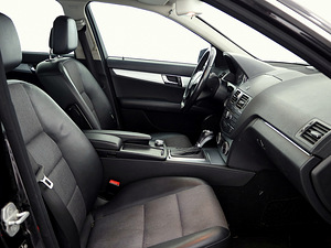 Mercedes-Benz C 220 Avantgarde ATM 2.1 CDI 125kW (6 фото из 8)