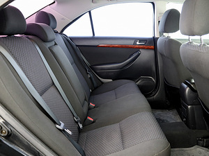 Toyota Avensis Linea Sol 2.2 D-CAT 130kW (7 foto / 8)