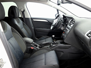 Citroen C4 Facelift 1.6 HDi 68kW (6 foto / 8)