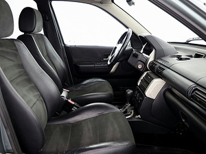 Land Rover Freelander HSE Luxury Facelift ATM 2.5 130kW (6 фото из 7)