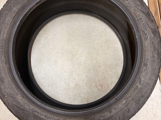 275/45 ZR21 pirelli