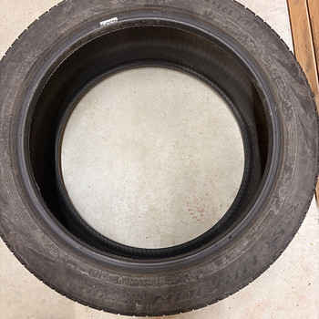 275/45 ZR21 pirelli
