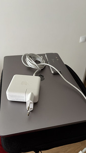 Apple Macbook Pro 2017, 2x Thunderbolt3 (1 фото из 7)