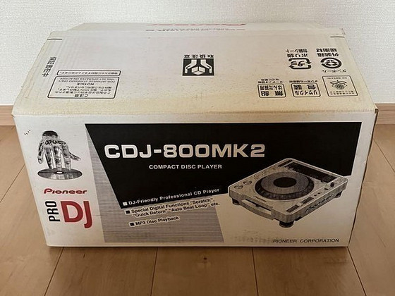 2 Pioneer Cdj-800mk2 turntables