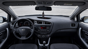 Kia Ceed (9 фото из 15)