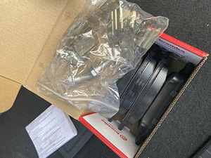 BREMBO P61082 , Piduriklotside komplekt (1 foto / 2)