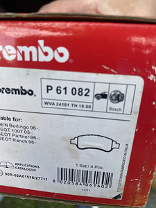 BREMBO P61082 , Piduriklotside komplekt (2 foto / 2)