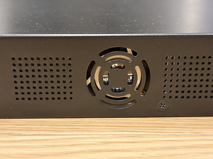Ubiquiti EdgeSwitch 48 PoE 500W (4 foto / 4)
