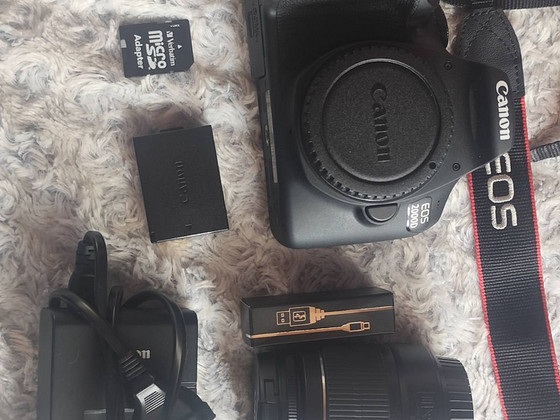 Продам фотоаппарат Canon eos 2000d