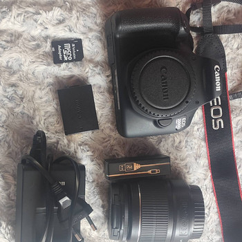 Продам фотоаппарат Canon eos 2000d