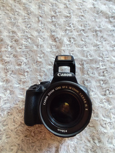 Продам фотоаппарат Canon eos 2000d (3 фото из 4)