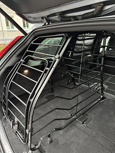 Оригинальная клетка для собаки Volvo XC90 (1 фото из 5)