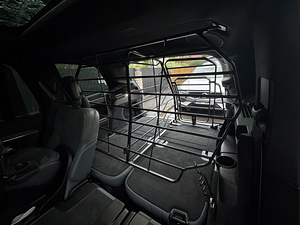 Оригинальная клетка для собаки Volvo XC90 (2 фото из 5)