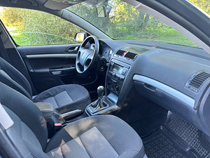 Skoda Octavia (5 фото из 6)