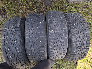 Talverehvid / Naastrehvid Pirelli Ice Zero 195/65 R15 (4 foto / 10)
